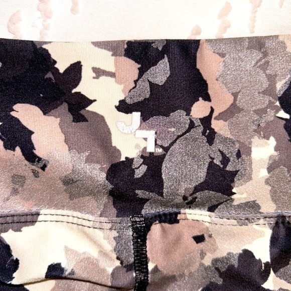 JOYLAB multi colored (black, cream, silver metallic) leggings — sz‎ XS - Picture 7 of 7